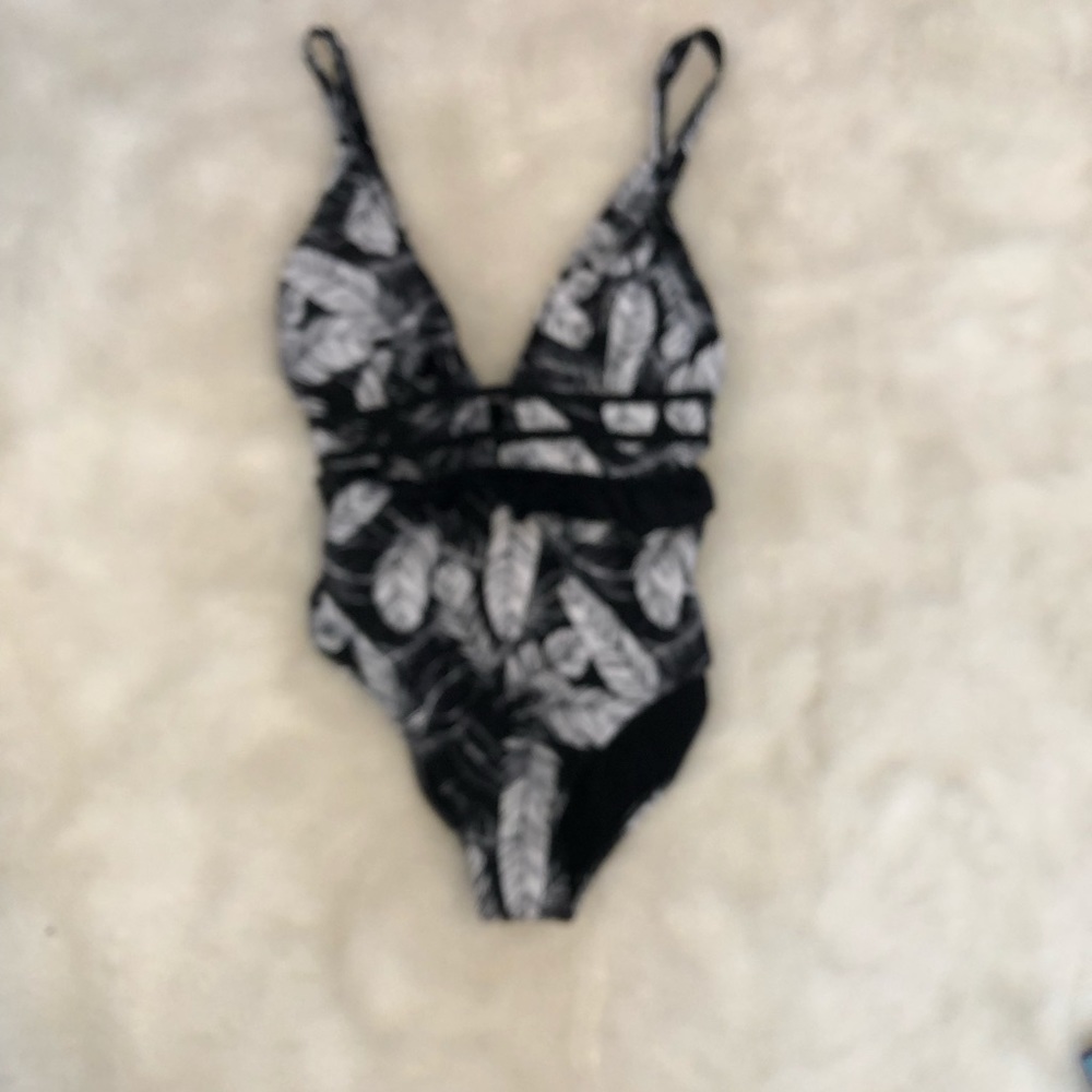 NEW Nicole Miller New York 1 one pc swim suit tank